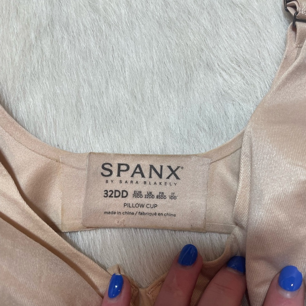 Spanx Pillow Cup Signature T-Shirt Bra - Picture 8 of 12